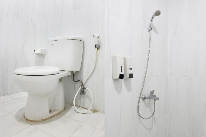 Reddoorz Plus Near Kemang Raya Jakarta Szoba fotó