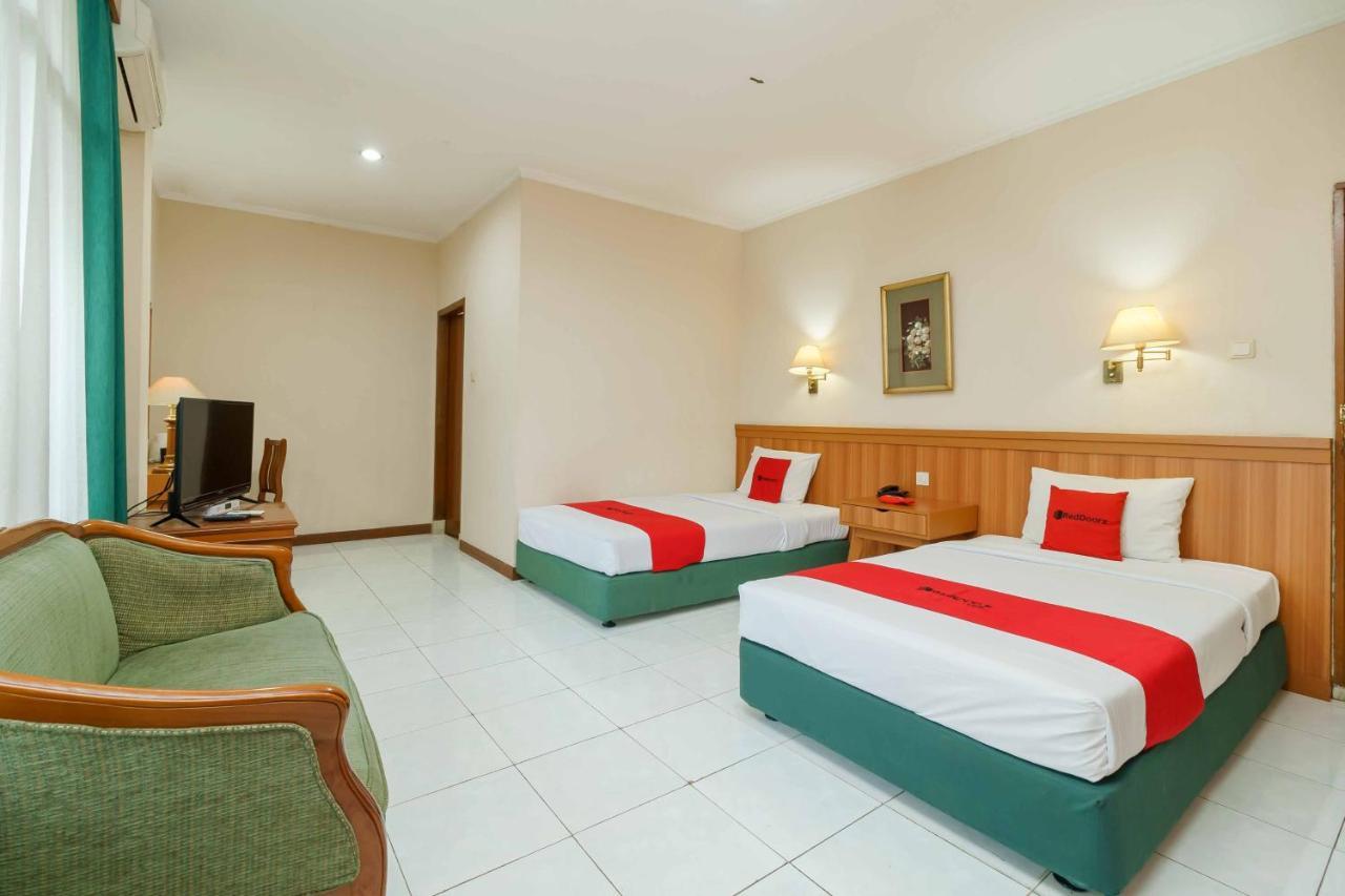 Reddoorz Plus Near Kemang Raya Jakarta Kültér fotó