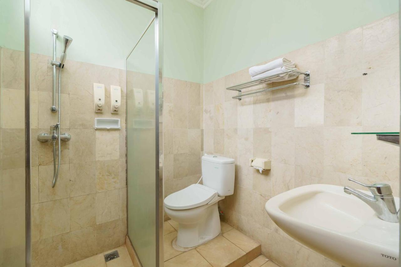 Reddoorz Plus Near Kemang Raya Jakarta Kültér fotó