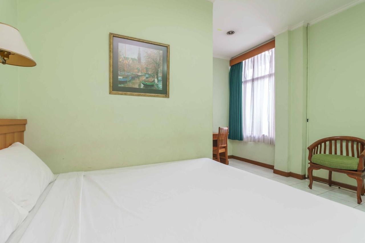 Reddoorz Plus Near Kemang Raya Jakarta Kültér fotó