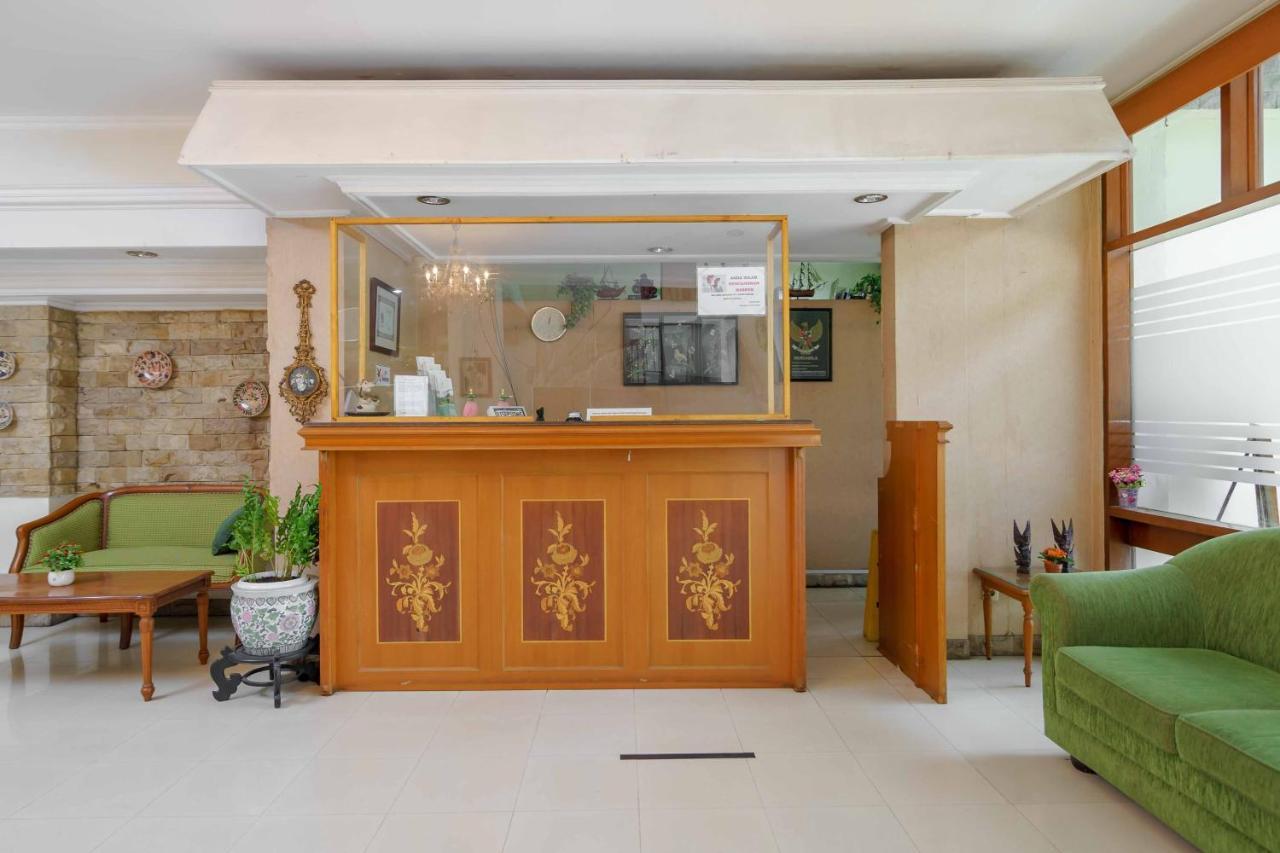 Reddoorz Plus Near Kemang Raya Jakarta Kültér fotó