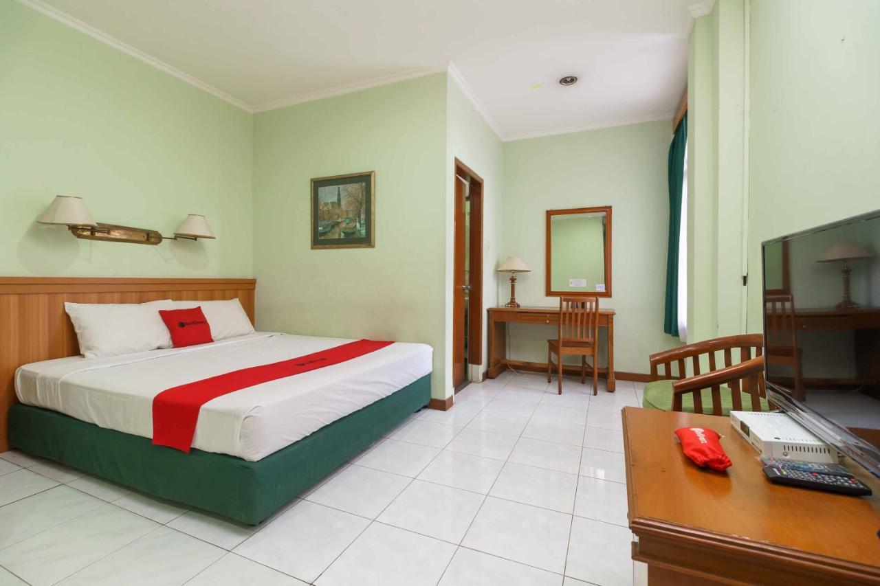 Reddoorz Plus Near Kemang Raya Jakarta Kültér fotó