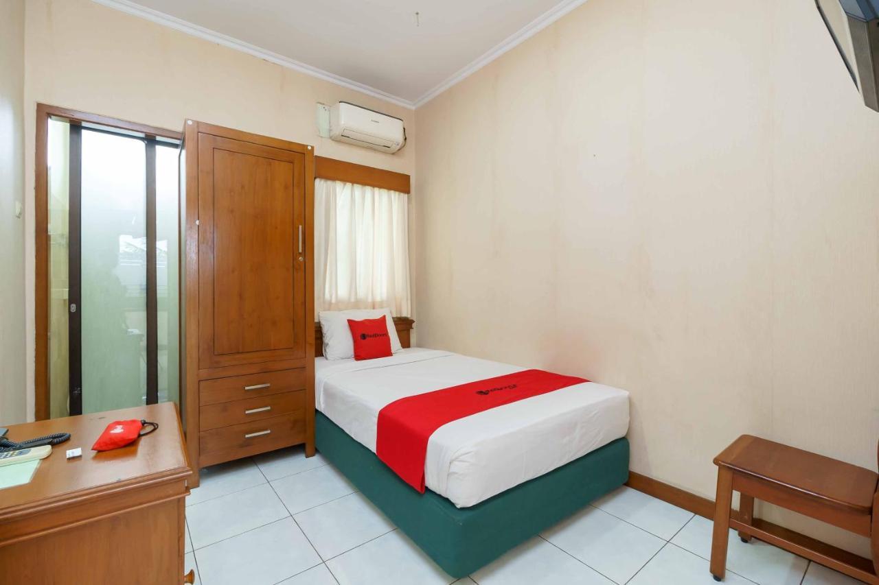 Reddoorz Plus Near Kemang Raya Jakarta Kültér fotó