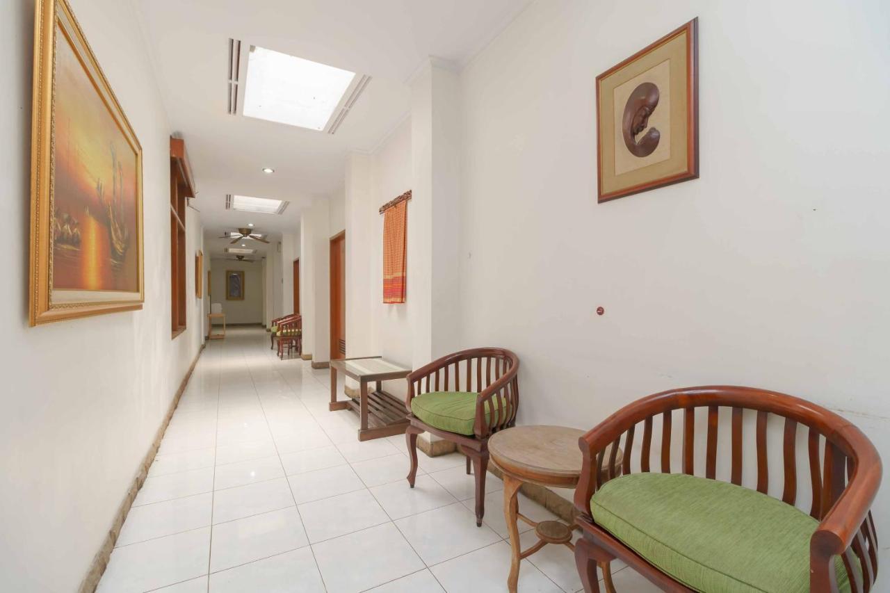 Reddoorz Plus Near Kemang Raya Jakarta Kültér fotó