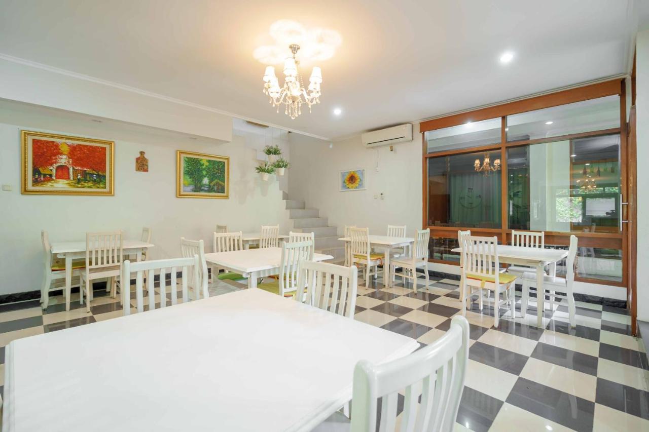 Reddoorz Plus Near Kemang Raya Jakarta Kültér fotó
