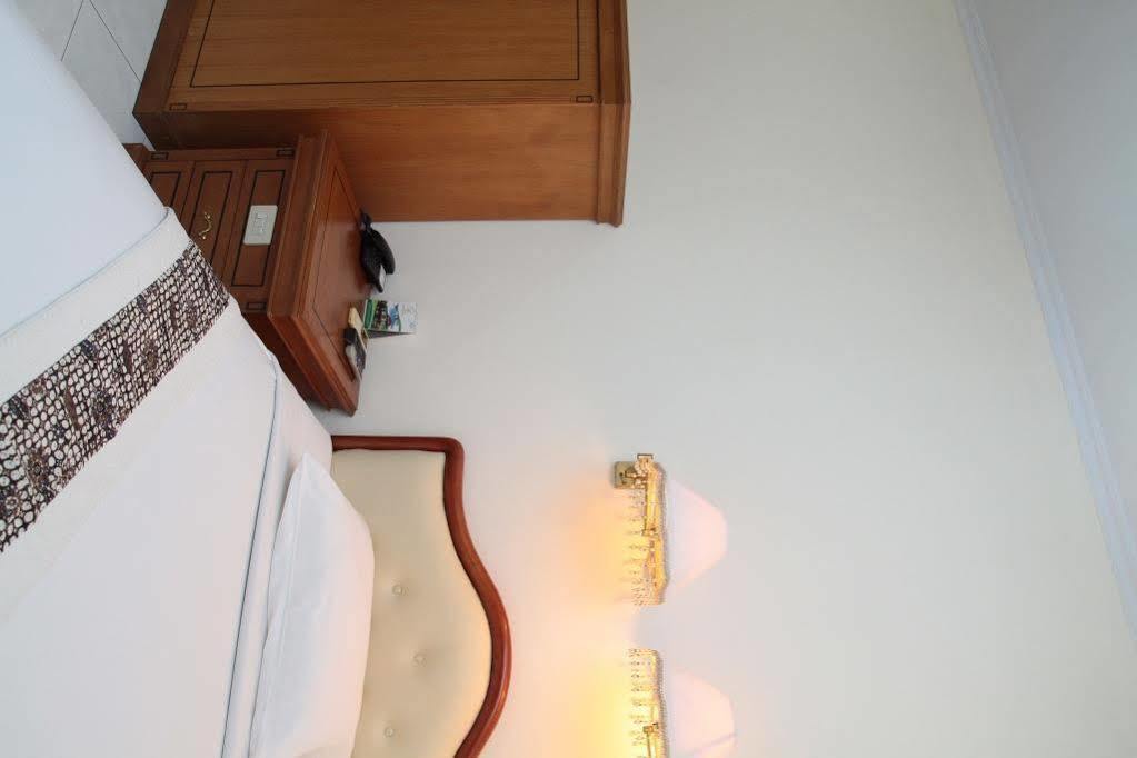 Reddoorz Plus Near Kemang Raya Jakarta Kültér fotó