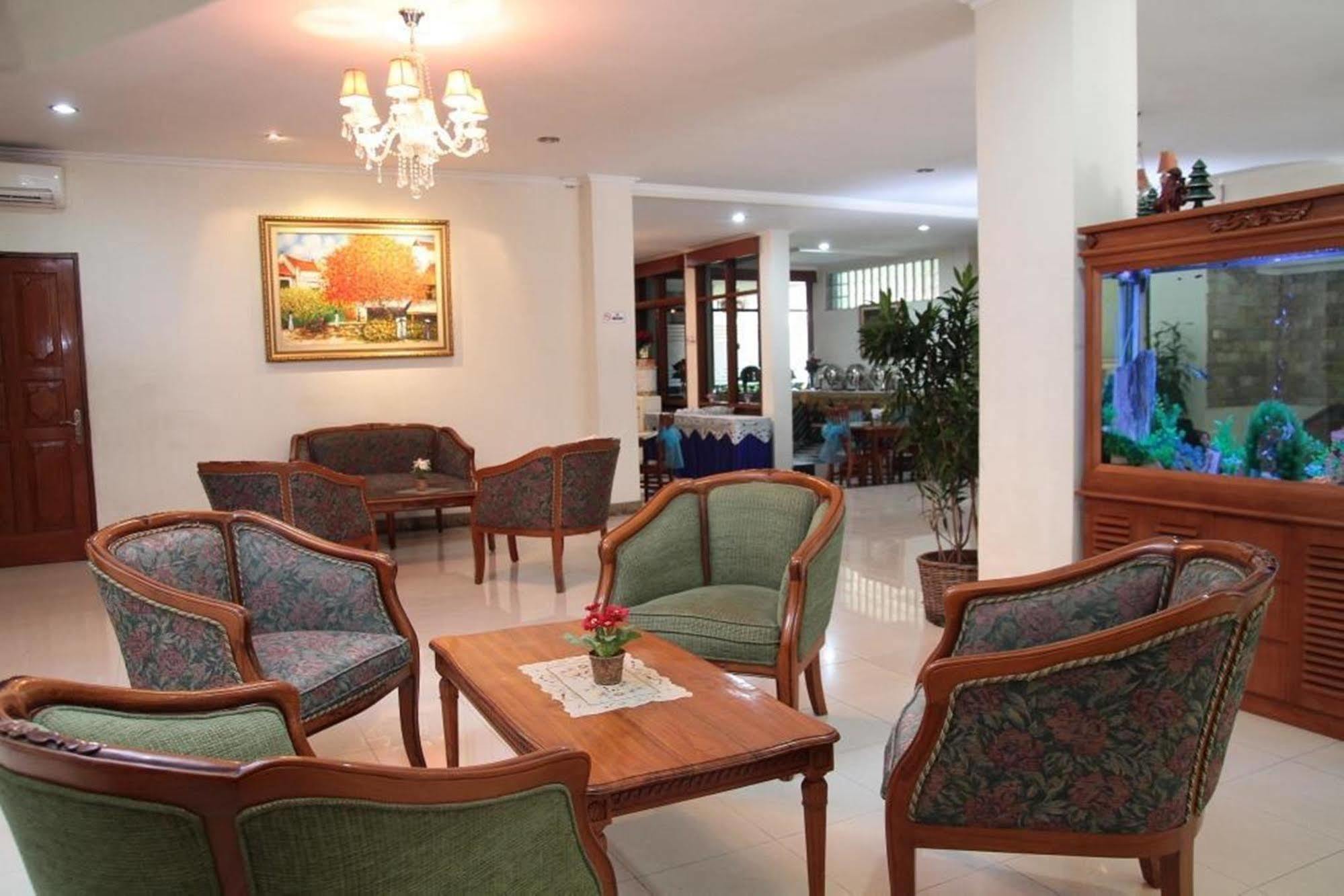 Reddoorz Plus Near Kemang Raya Jakarta Kültér fotó
