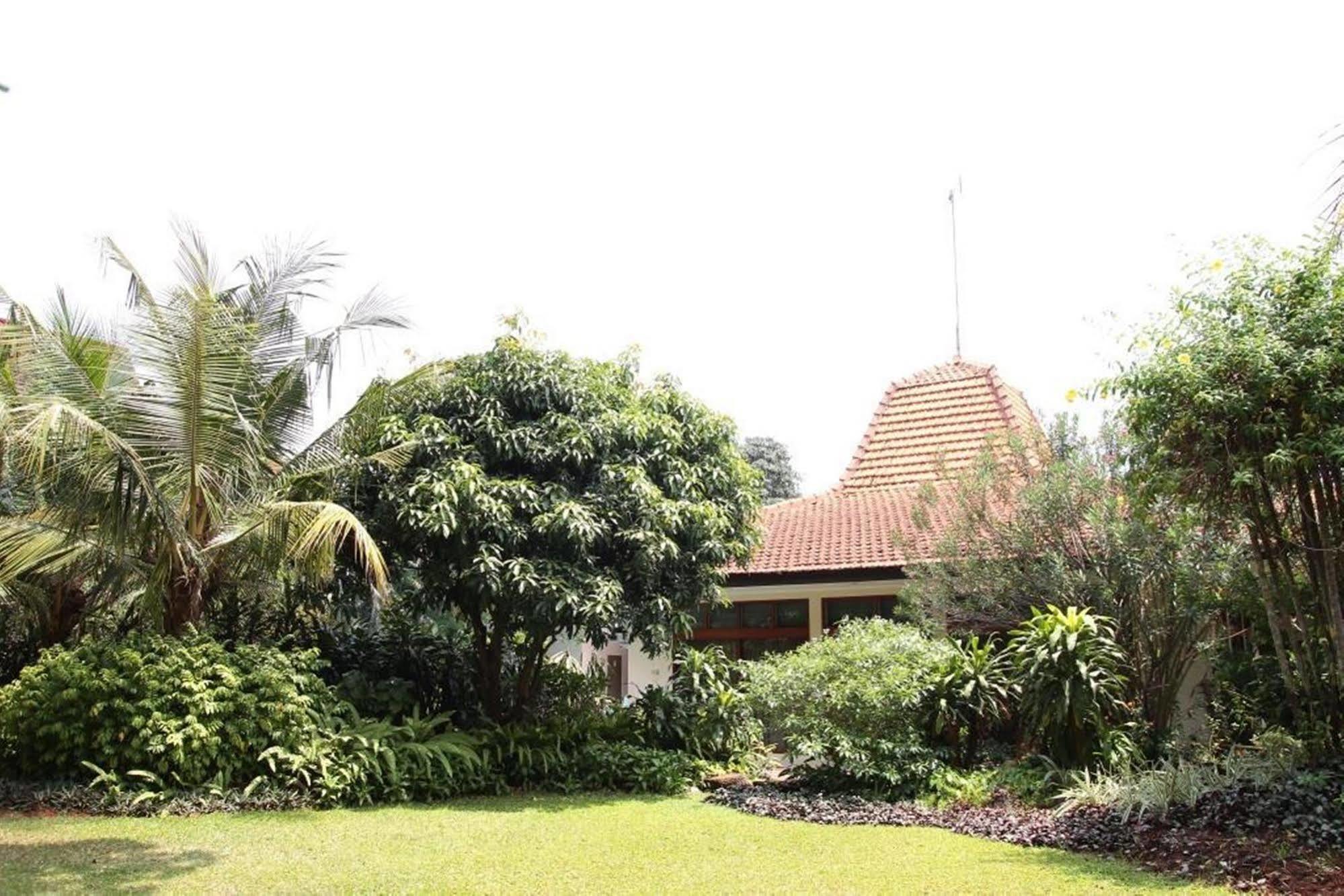 Reddoorz Plus Near Kemang Raya Jakarta Kültér fotó