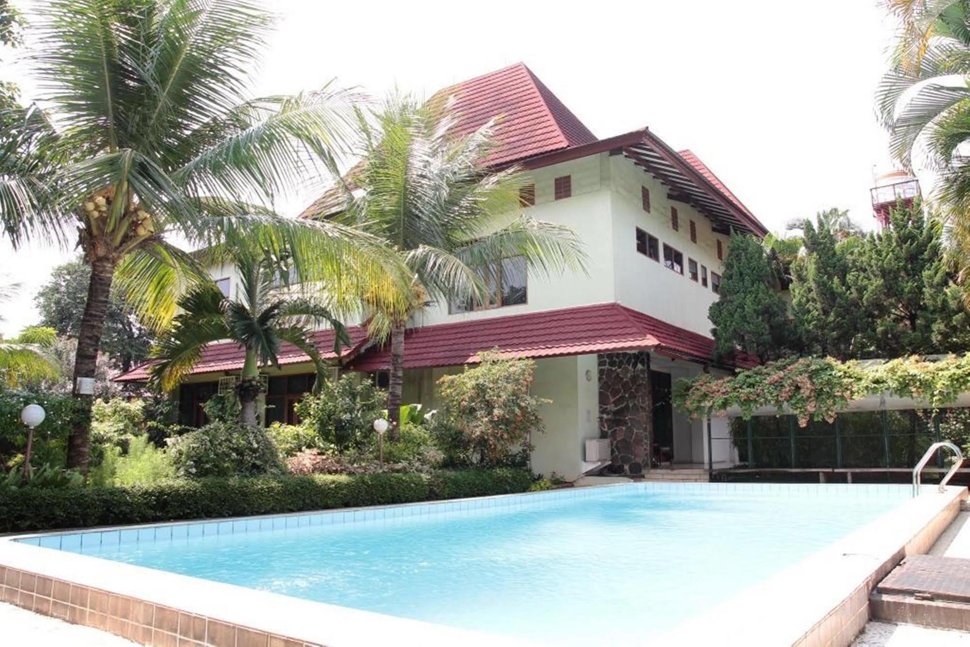Reddoorz Plus Near Kemang Raya Jakarta Kültér fotó